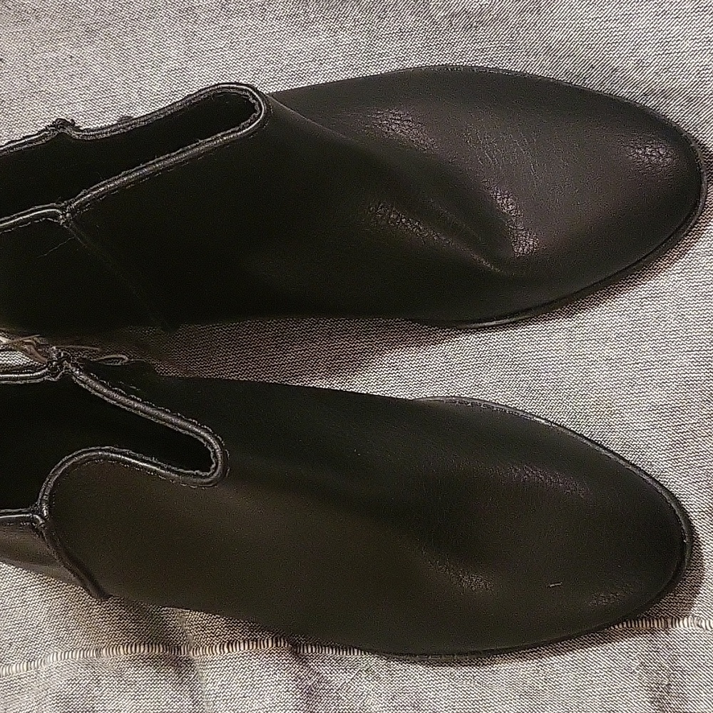 Black boots - Picture 3 of 4